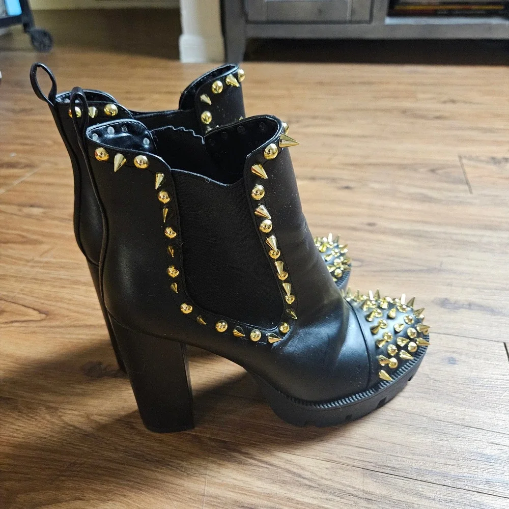 Cape Robbin Jagged Spiked Studded Platform Chelsea Ankle Boots 8.5 Lug Sole Punk